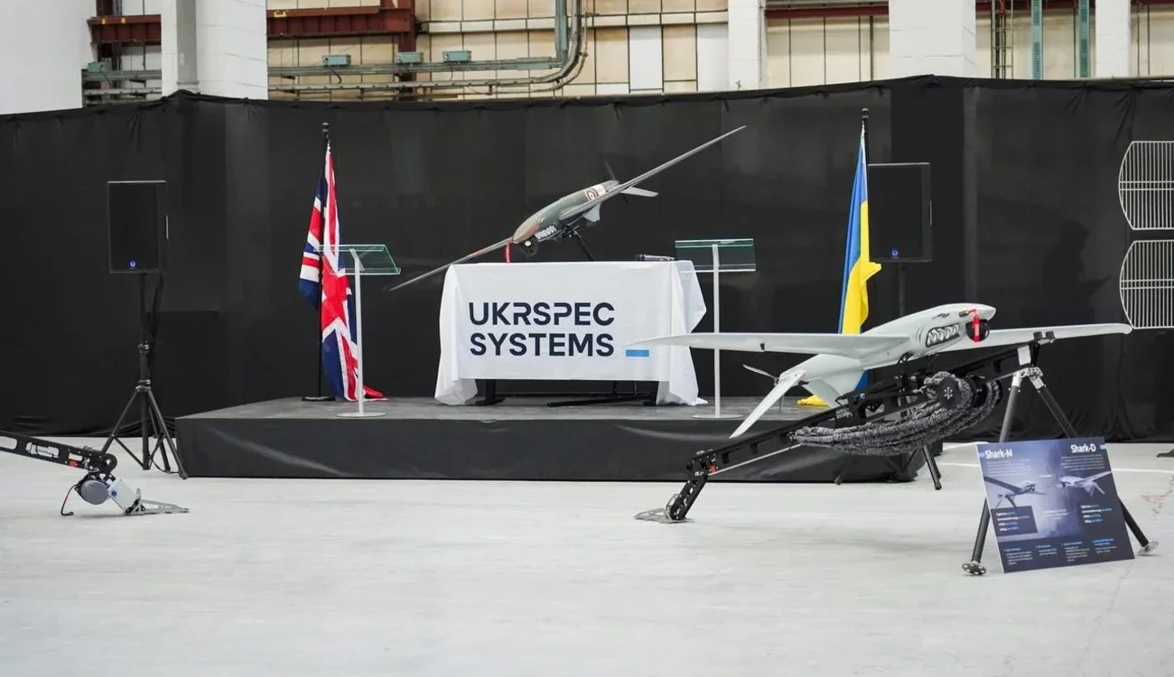 Британські та українські безпілотники UKRSPEC Systems на спільній виставці з державними прапорами