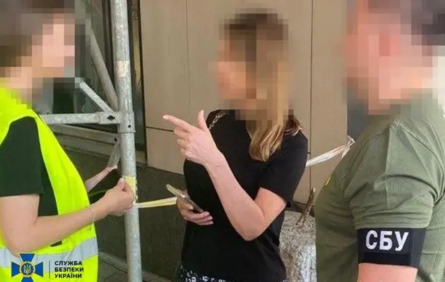 Экс-заместительницу мэра Алчевска задержали в Киеве за госизмену Задержанная экс-заместительница мэра Алчевска во время операции СБУ в Киеве