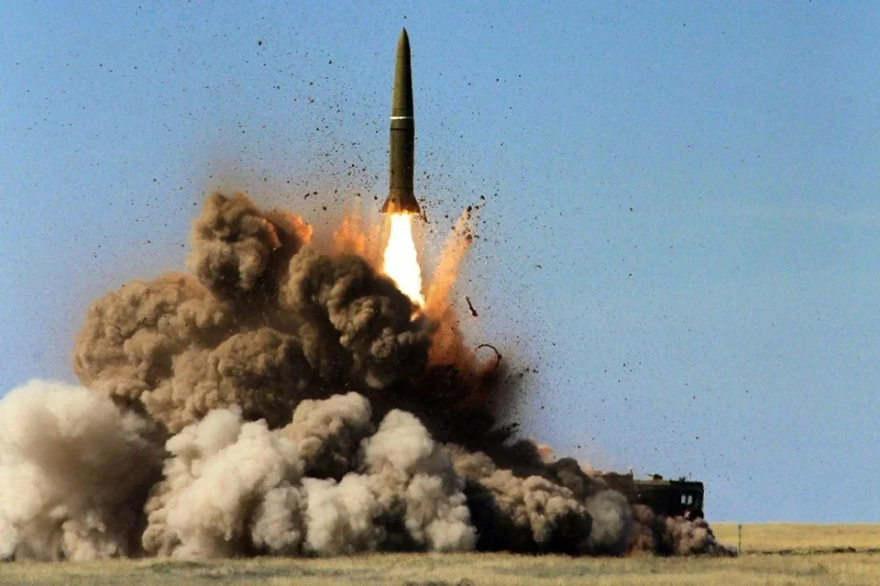 Запуск ракети РФ для масованих ударів на 100 км вглиб України