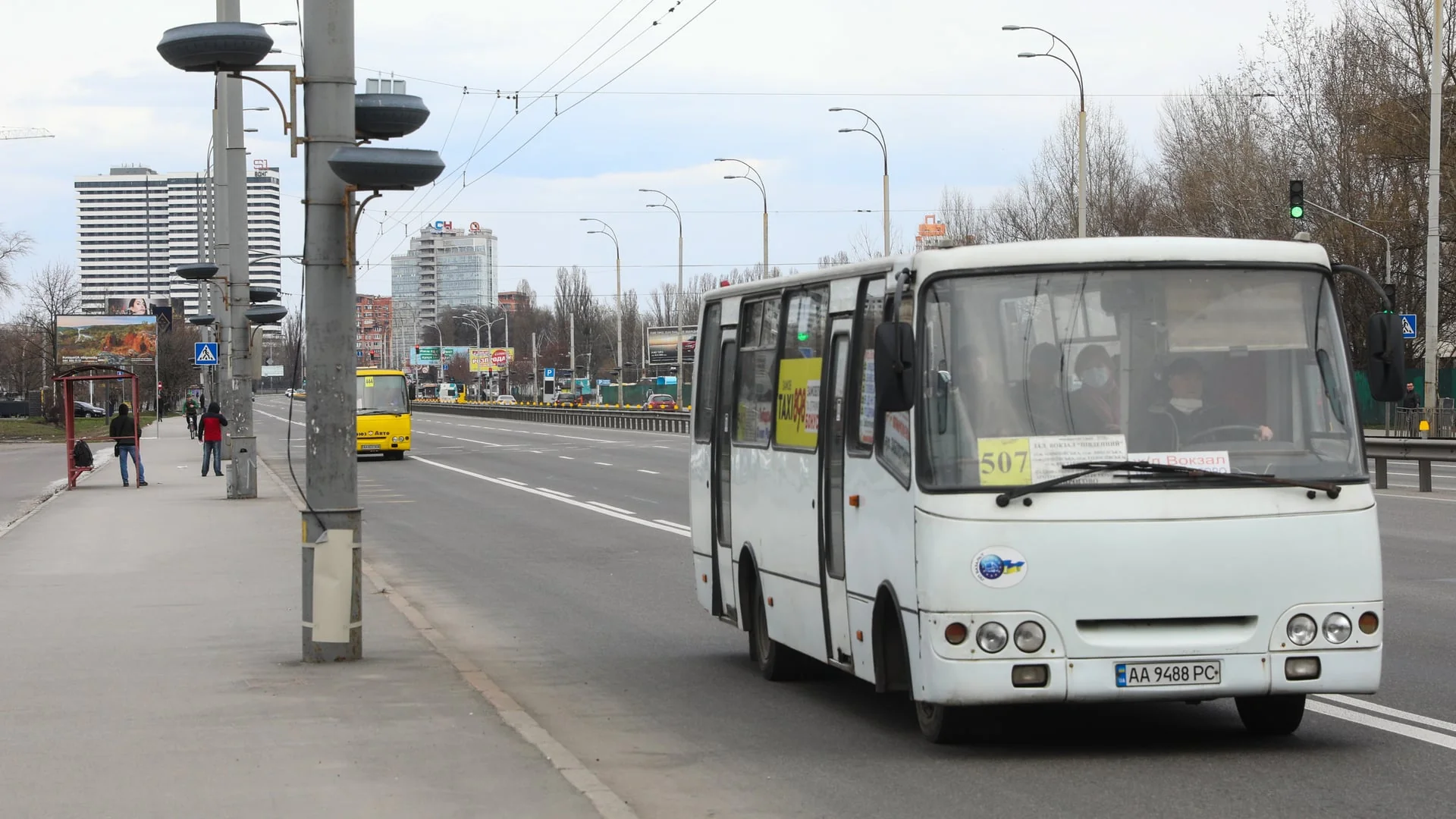 Маршрутка №507 на вулиці Києва перед підвищенням тарифу до 25 грн