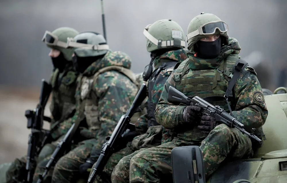 Російські окупанти на бронетехніці під час спроби інфільтрації біля Оріхова