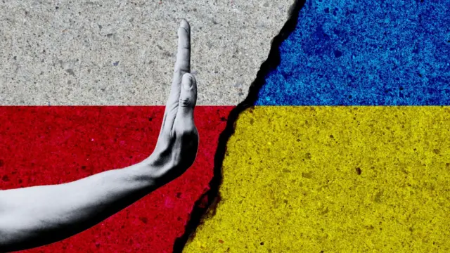 Рука з жестом стопу над тріщиною між прапорами Польщі та України