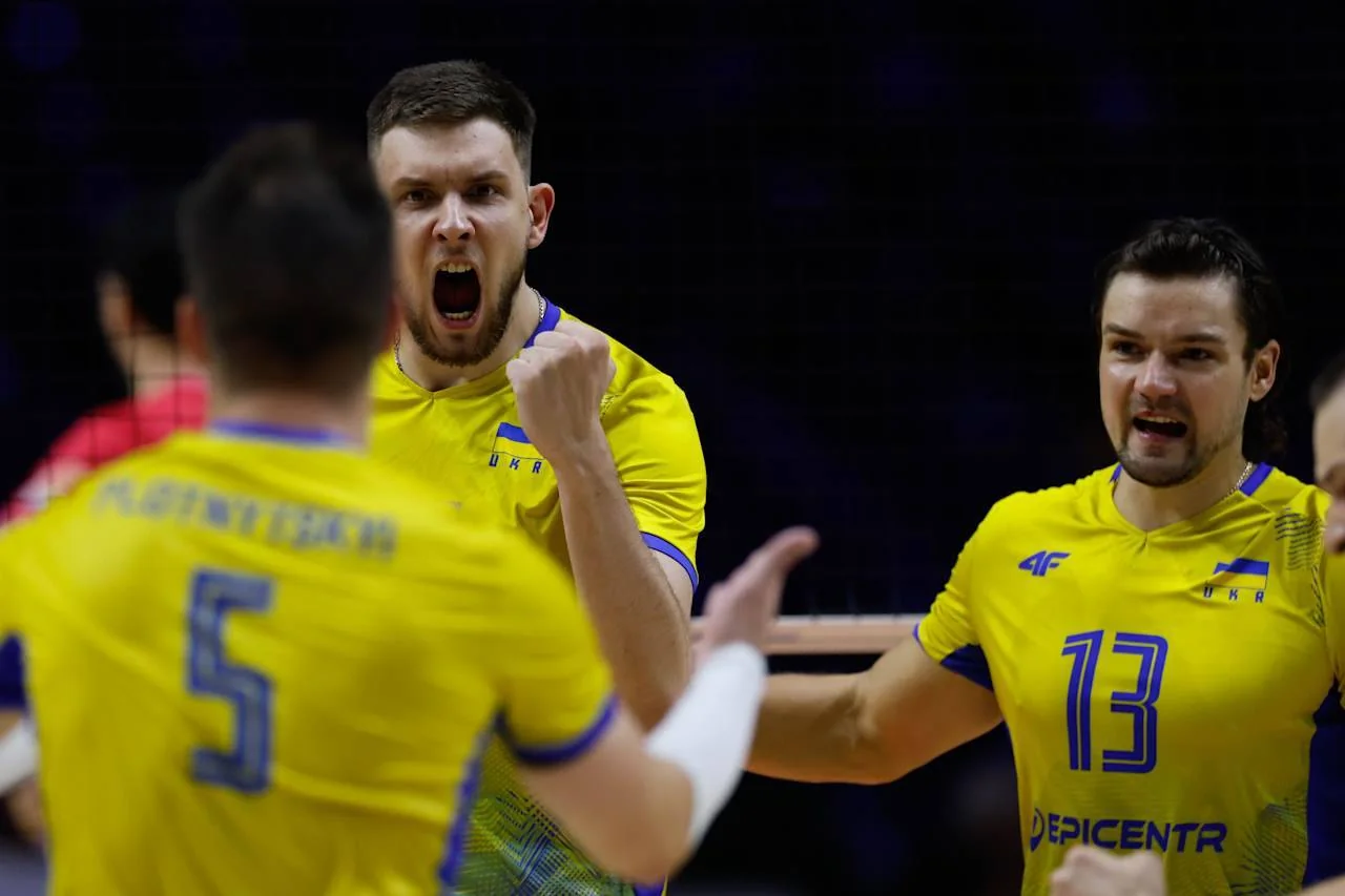 Збірна України з волейболу святкує перемогу над Іраном у Лізі націй