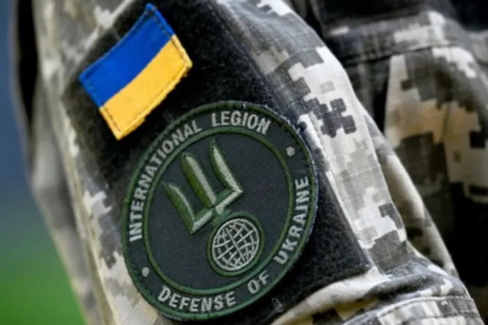 Нашивка International Legion на формі іноземного добровольця Сил оборони України