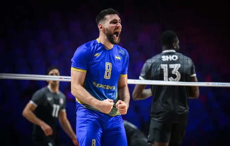 Волейболіст збірної України номер 8 святкує перемогу над Іраном у Лізі націй